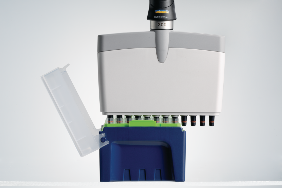 1,000 µl graduated TipOne® Tip, Blue, Racks (sterile) STARLAB