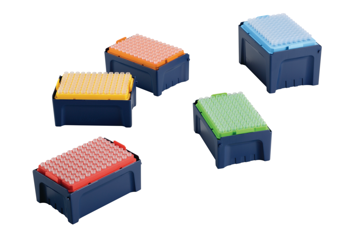 1,000 µl graduated TipOne® Tip, Blue, Racks (sterile) STARLAB