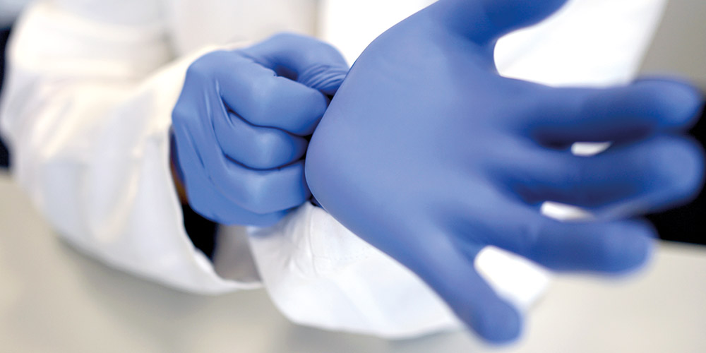 Putting on laboratory gloves correctly